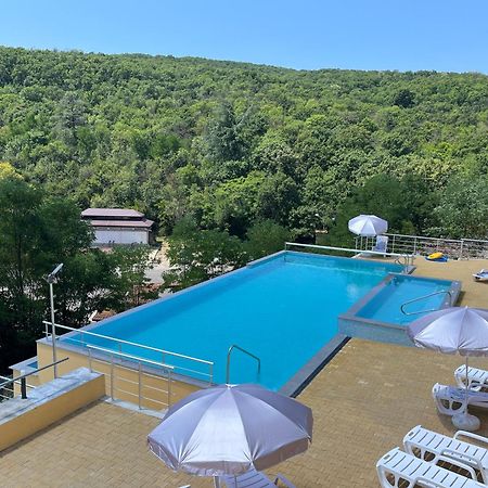 Хотел "Божур" Mineralni Bani Exterior foto